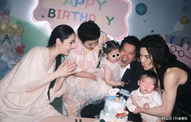 给钱向佐带娃有时异地但豪门日子藏不住了PG电子麻将胡了2郭碧婷手撕谣言:婆婆(图8) 给钱向佐带娃有时异地但豪门日子藏不住了PG电子麻将胡了2郭碧婷手撕谣言:婆婆(图8)