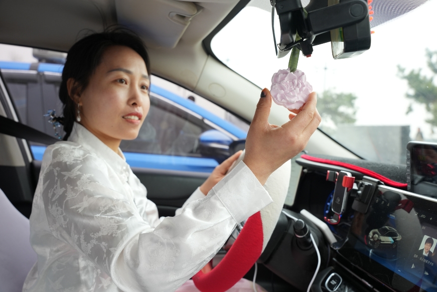 造“牡丹香车”助力牡丹文化节PG电子游戏麻将胡了洛阳市打(图1)